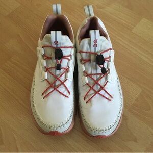 On Cloud size 7 women’s